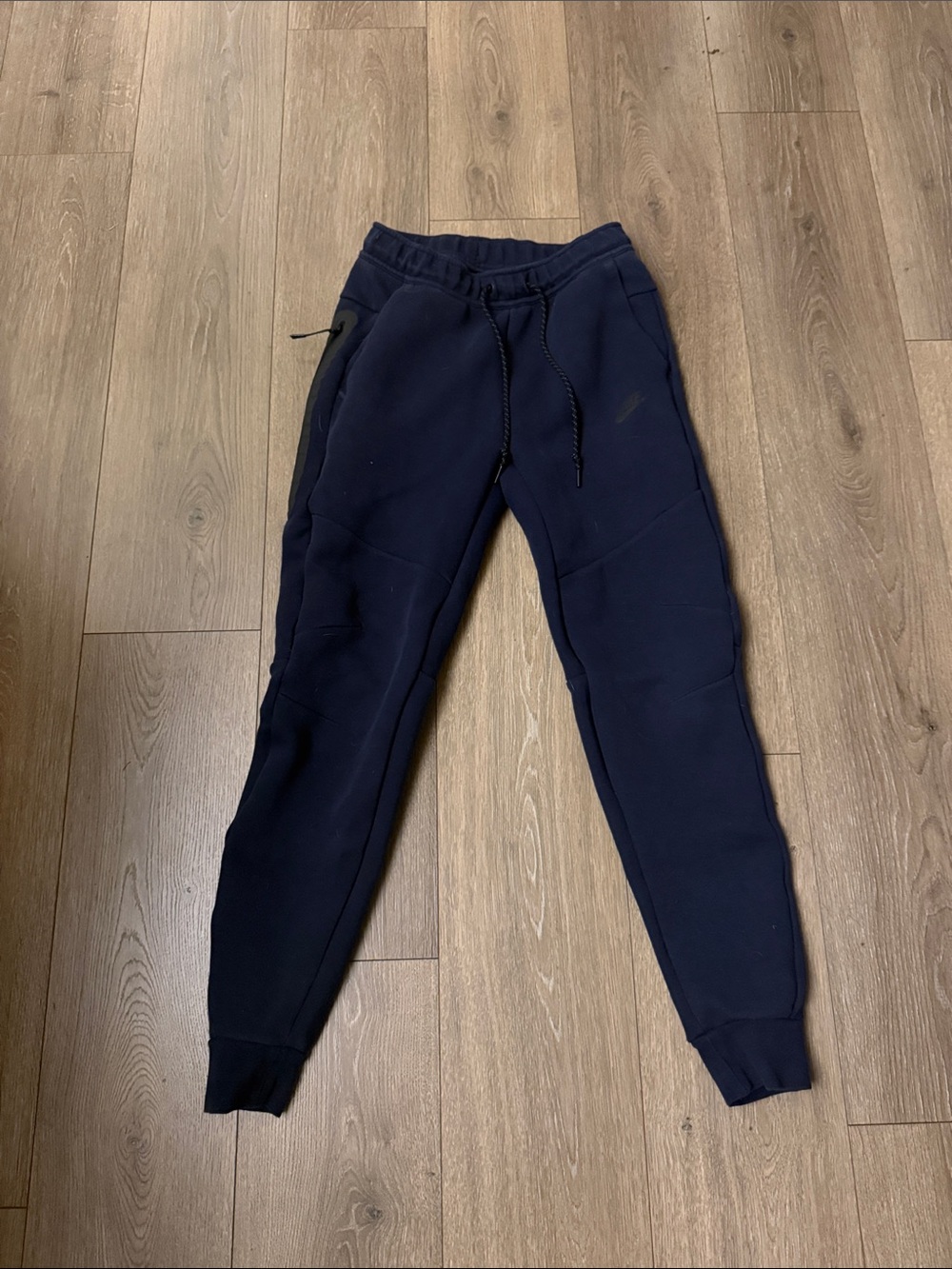 Nike men’s Navy Blue Jogger Sweatpants with Drawstring Nike tech